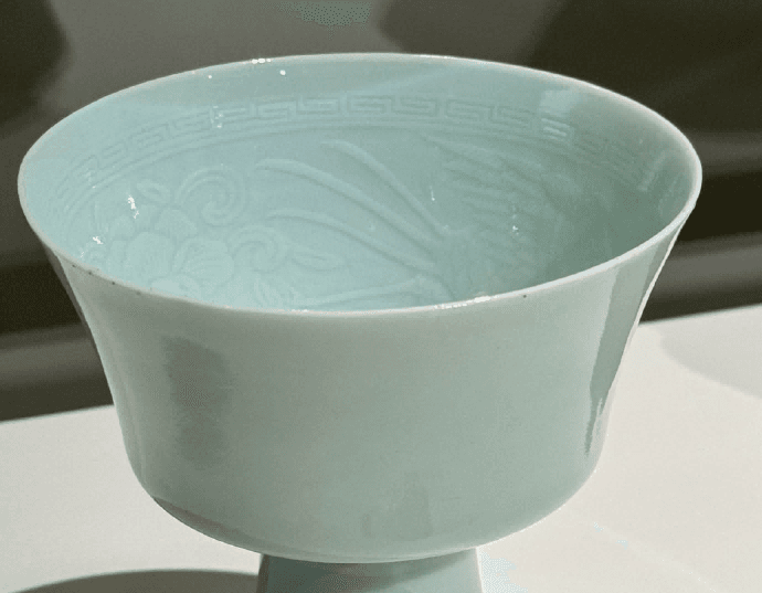 Ceramic tea cup with transparent glaze