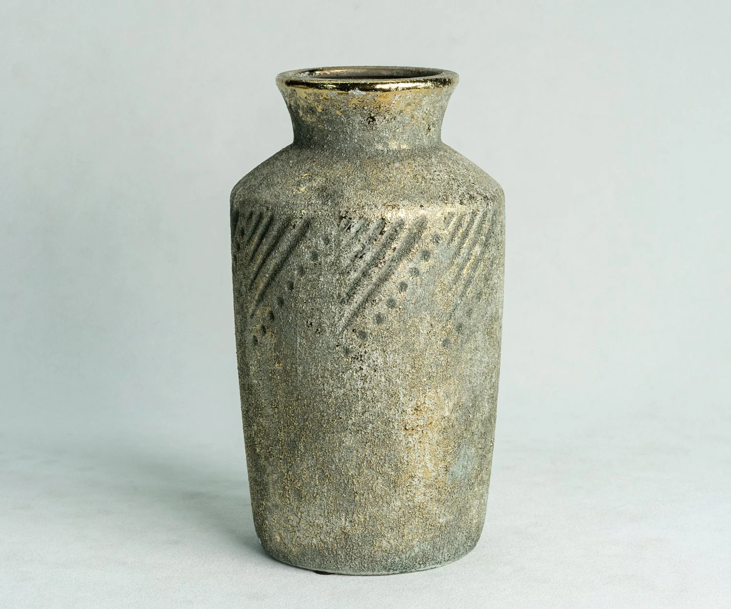 Wholesale 3 set vintage-style textured ceramic vases (5)